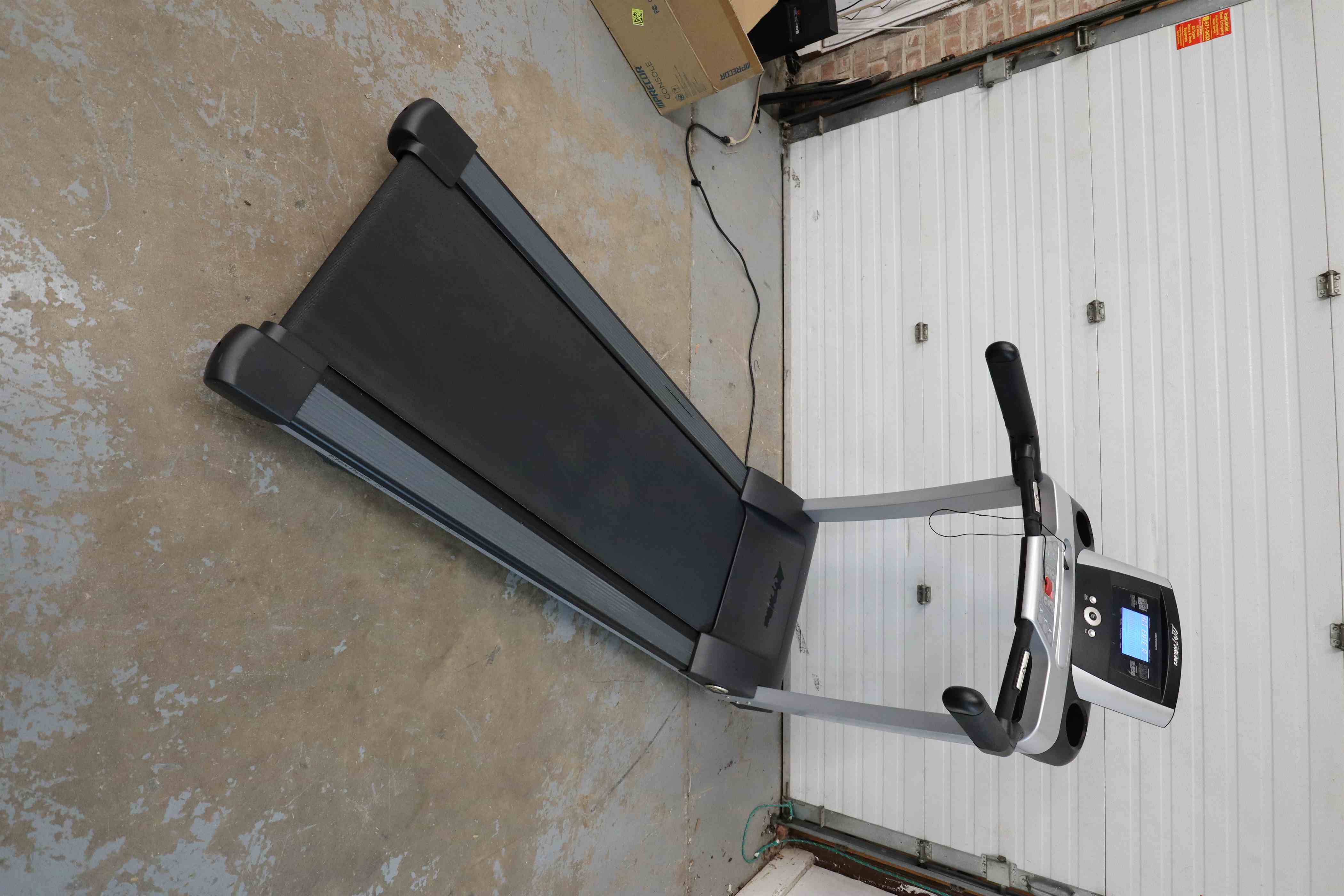 Used Life Fitness T3 (Basic Console) T3-XX00-0202 T30709 Non Folding Treadmill