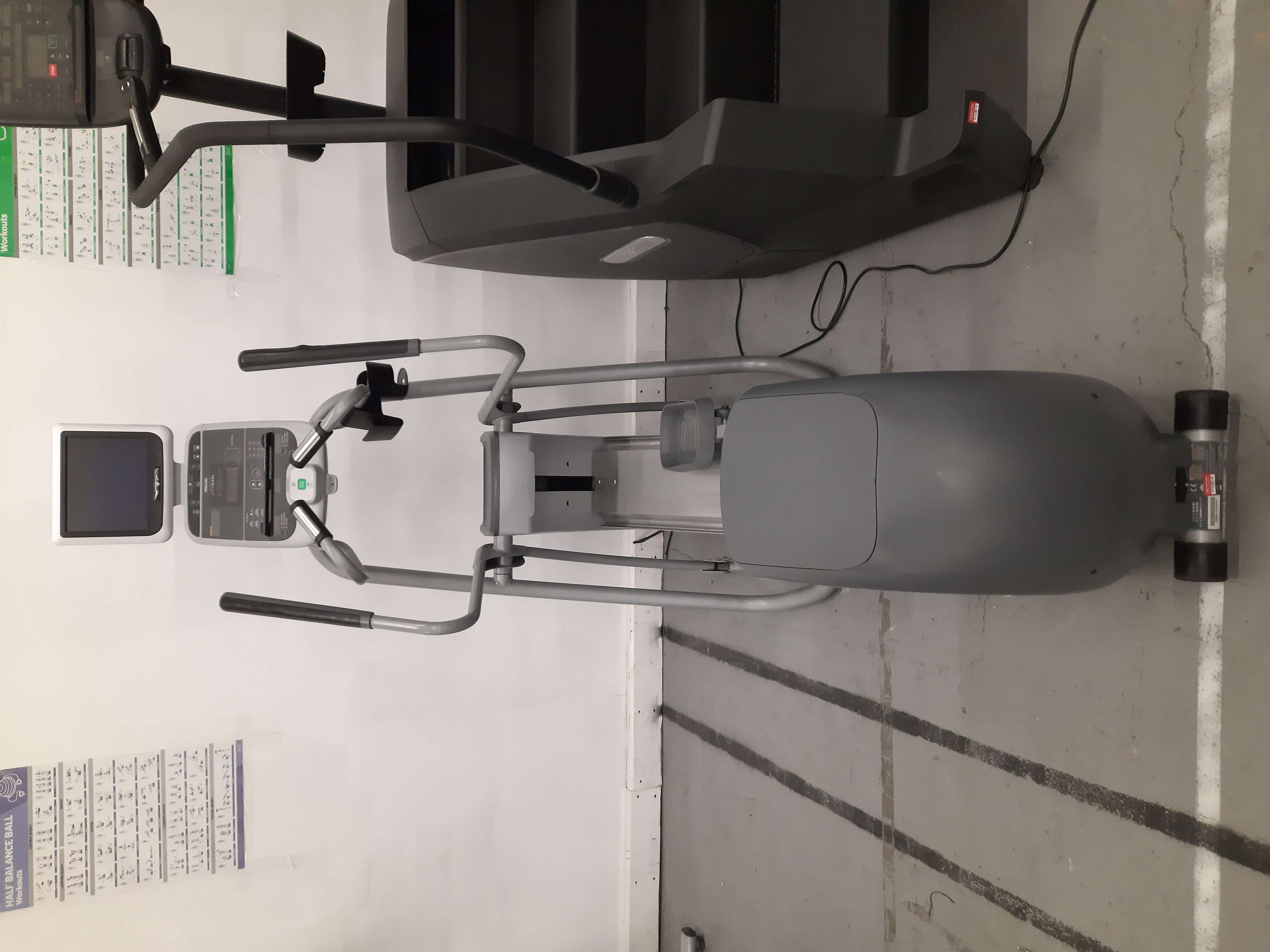 Refurbished Precor EFX 534i Experience w PVS TV AMWG Adjustable Inline Elliptical