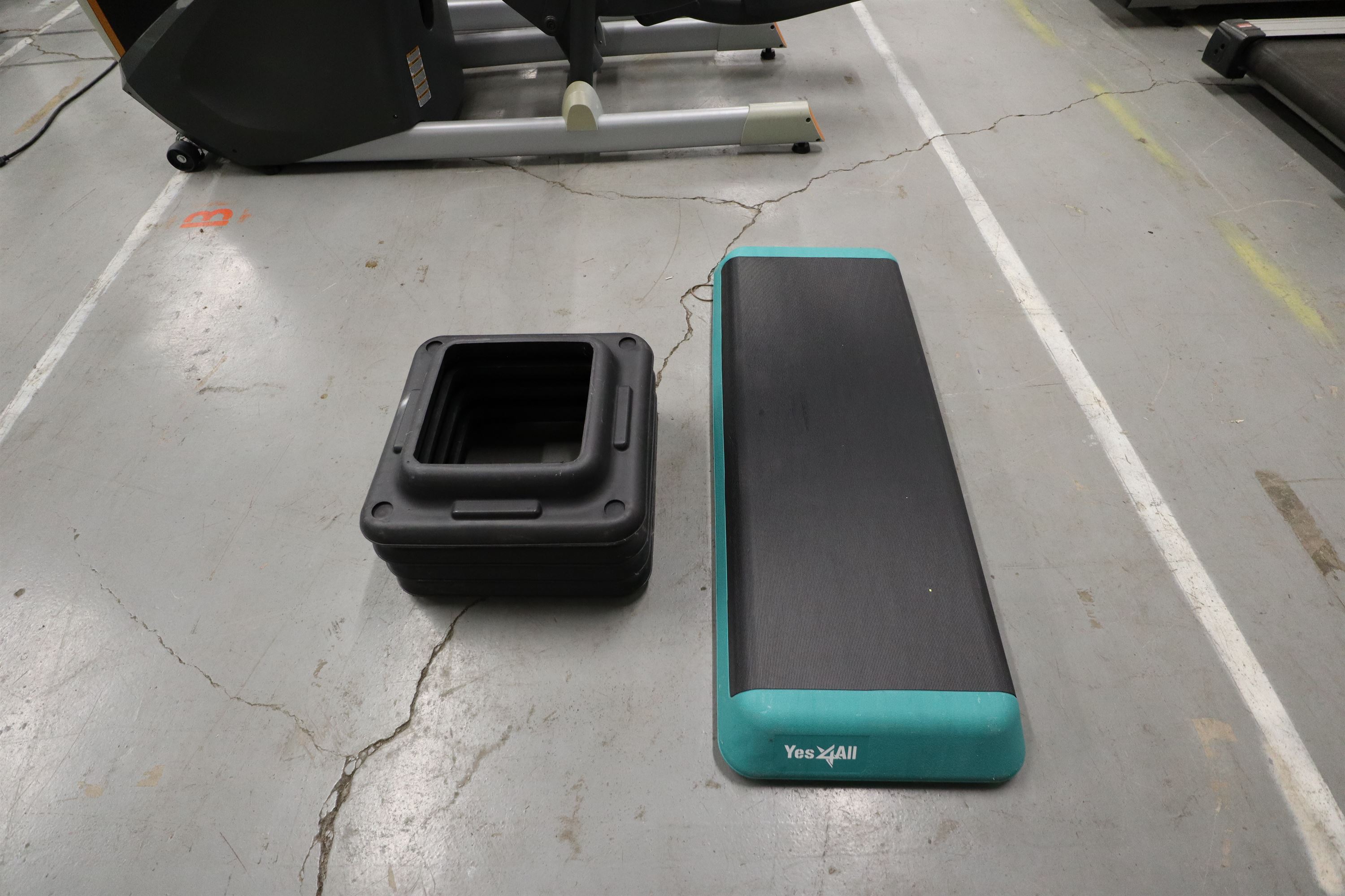 Used Yes4All Aerobic Step w/Four Risers Freeweights & Accessories